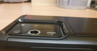 Hole in the Samsung Galaxy S20 owner