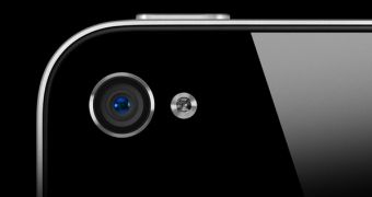iPhone 4 - camera lens and LED flash highlighted