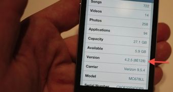 iOS 4.2.5 listing highlighted on Verizon iPhone 4 demo unit