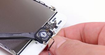 iPhone 5s teardown reveals Touch ID sensor behind Home button