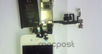 Alleged iPhone 4S prototype asking to be connected to iTunes