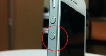 iPhone 5 unit shows damage upon unboxing
