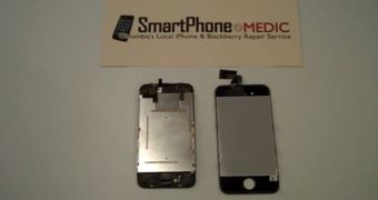 Images of what SmartPhone Medic claims to be the 4G iPhone's front enclosure (on the right) next to a current-generation part