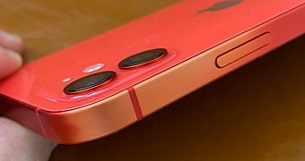 Red iPhone suffering from discoloration