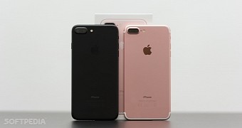 iPhone 7 Plus in Black and Rose Gold