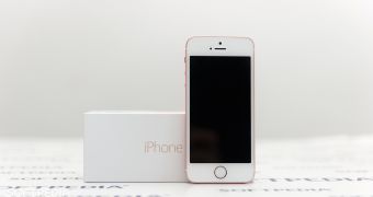 iPhone SE Review - Best Phone... of 2012