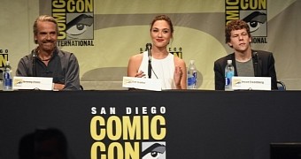 Jeremy Irons, Gal Gadot and Jesse Eisenberg on the Warner Bros. panel at San Diego Comic-Con 2015