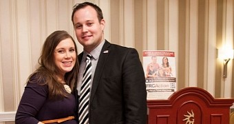 Josh Duggar and wife Anna, on whom he cheated through Ashley Madison