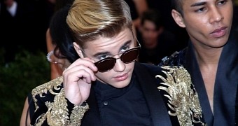 Justin Bieber shows off his "swag" at the MET Gala 2015