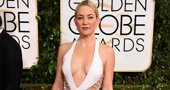Kate Hudson shows off her killer figure in very daring gown at the Golden Globes 2015