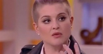 Kelly Osbourne co-hosts The View, offends with comment on Latinos cleaning toilets in the US