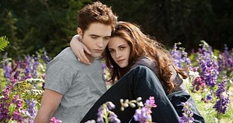 Robert Pattinson and Kristen Stewart as Edward Cullen and Bella Swan in “Twilight”