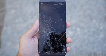 LG V20 with cracked display following drop test