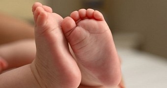Man Tries to Sell 3-Month-Old Baby to Passerby on the Street