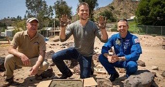 Matt Damon (center), Mars rover Curiosity project manager Jim Erickson (left) and NASA astronaut Drew Feustel (right)