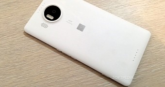 Microsoft Lumia 950 XL (back side)