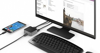 Lumia 950 XL connected to external monitor with Continuum adapter