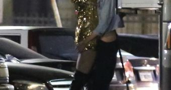 Miley Cyrus Caught Kissing Victoria’s Secret Angel Stella Maxwell