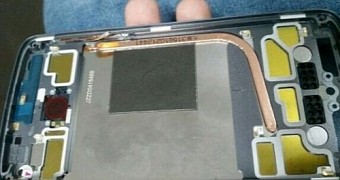 Motorola Moto X (4th Gen) Chassis Leaks in Picture, Shows Heat Pipe for Cooling