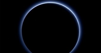 New Horizons view of Pluto's blue skies