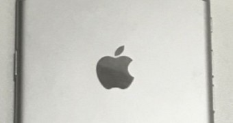 Purported iPhone 7 leak showing Smart Connector on the back