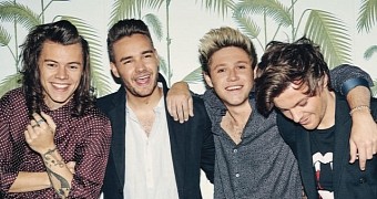 One Direction continues to rule the charts as a 4-piece, after the release of new song “Drag Me Down”