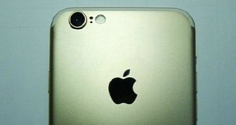 Photo of what is believed to be the 4.7-inch gold iPhone 7