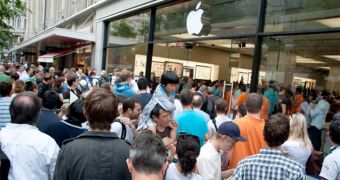 Apple Store crowd