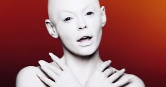 Rose McGowan as an alien in her musical debut, the video for “RM486”