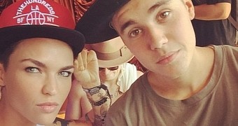 Ruby Rose and Justin Bieber are "twinning"