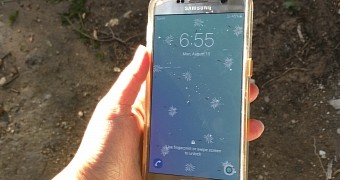 Samsung Galaxy S7 survives falling into a lake