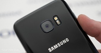 The S8 could give up on single lenses for a dual-camera configuration