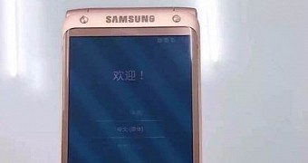 Samsung SM-2017 (front closed)