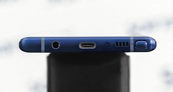Samsung Galaxy Note9 with a headphone jack