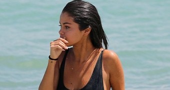 Selena Gomez Shuts Fat-Shamers Down with Cut-Out Swimsuit - Photo