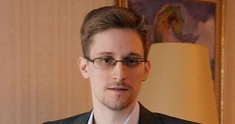 Snowden prefers free software instead of Microsoft's