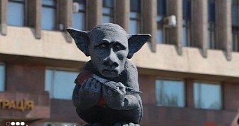 Statue morphs Vladimir Putin into Dobby the house elf