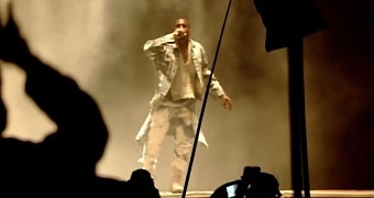 Kanye West performs at Glastonbury 2015, BBC tries and fails to censor him