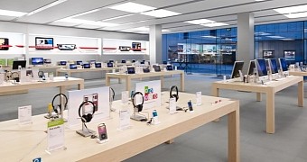 The thieves got into the store pretending to be Apple employees