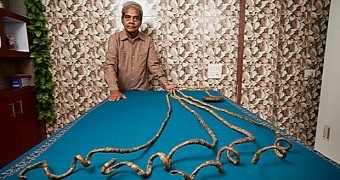 This Man's Fingernails Are Nearly 30 Feet (9 Meters) Long