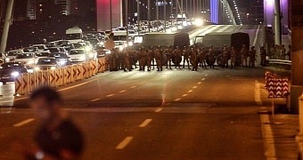 Turkish military on Istanbul bridge