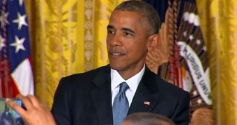 US President Barack Obama remains unfazed by White House heckler, handles the situation like a pro