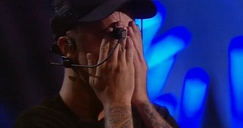 Justin Bieber breaks down in tears at the end of his performance at the MTV VMAs 2015