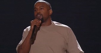Kanye West delivers rambling speech at the MTV VMAs 2015, announces intention to run for President in 2020