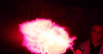 Science video explains how to create colored flames