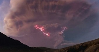 Lightning strikes seen illuminating volcanic ash cloud