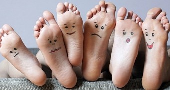 Science video reveals why feet tend to stink