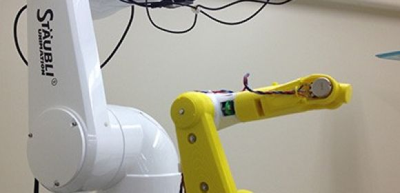 3D Printed Robotic Arm Can Control Other Robots – Video