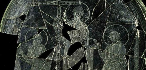 4th-Century Glass Plate Shows Jesus with No Beard, Oddly Short Hair