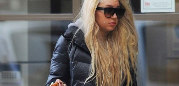 Amanda Bynes Accused of Shoplifting in NYC, Clawed Fan Who Got Too Close